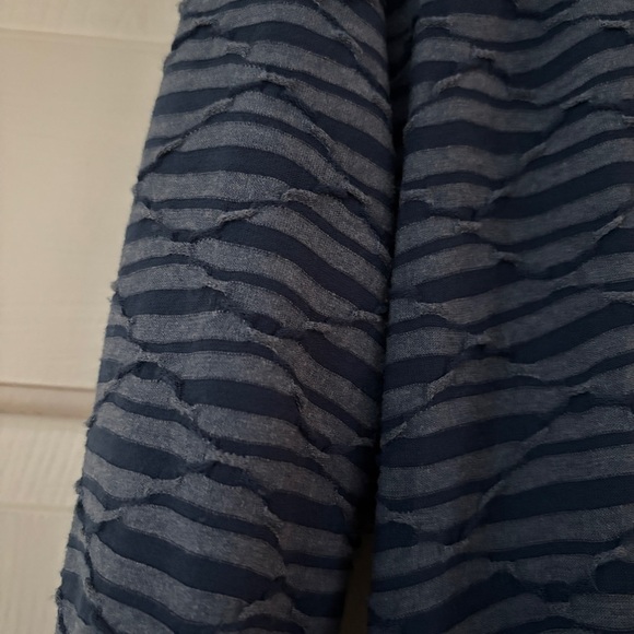 Chico’s Size 3 Spring Waves Textured Asymmetrical Hem Blue Tunic‎ Chicos Size XL - Picture 9 of 11